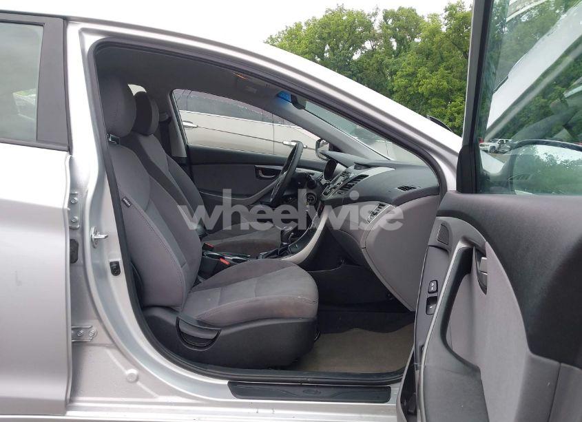 Photo 5 of 2016 Hyundai Elantra SE (VIN 5NPDH4AE3GH684633)