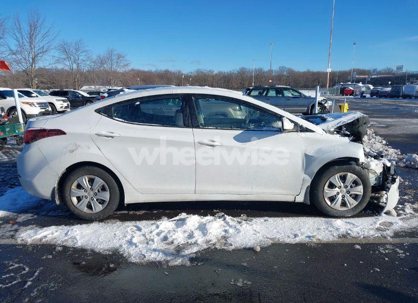 Photo 13 of 2016 Hyundai Elantra SE (VIN 5NPDH4AE3GH719400)