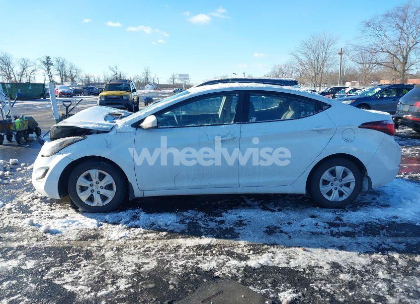 Photo 14 of 2016 Hyundai Elantra SE (VIN 5NPDH4AE3GH719400)