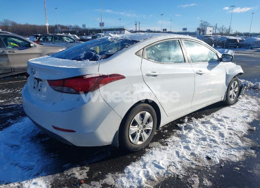 Photo 4 of 2016 Hyundai Elantra SE (VIN 5NPDH4AE3GH719400)
