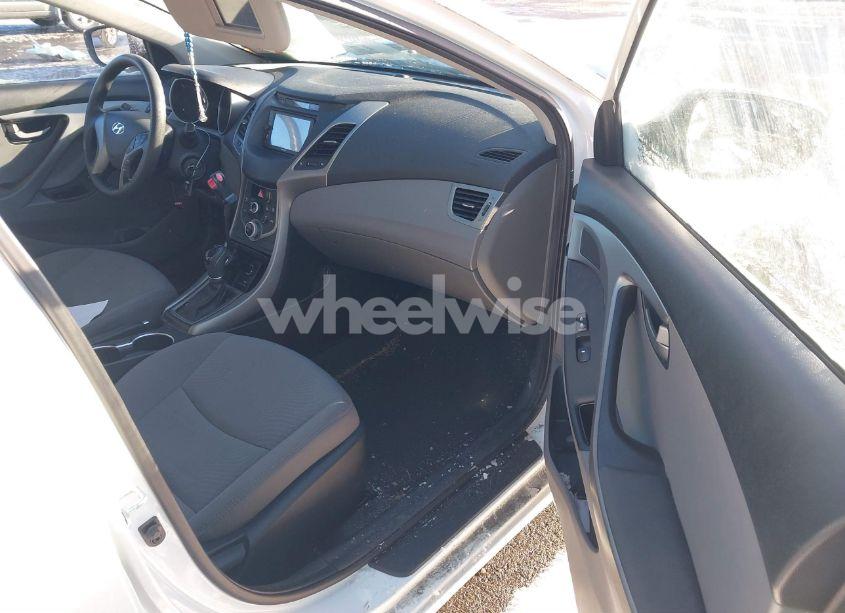 Photo 5 of 2016 Hyundai Elantra SE (VIN 5NPDH4AE3GH719400)
