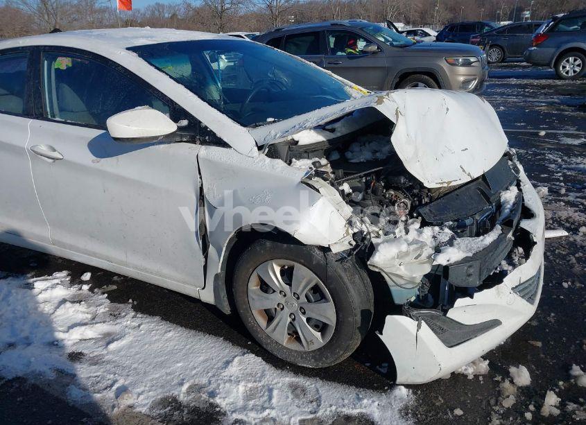 Photo 6 of 2016 Hyundai Elantra SE (VIN 5NPDH4AE3GH719400)