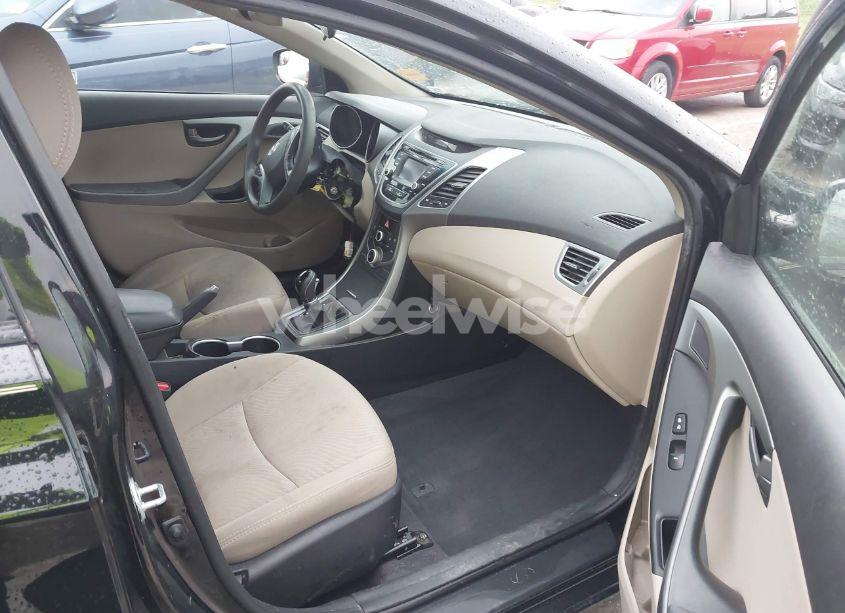 Photo 5 of 2016 Hyundai Elantra SE (VIN 5NPDH4AE3GH748704)