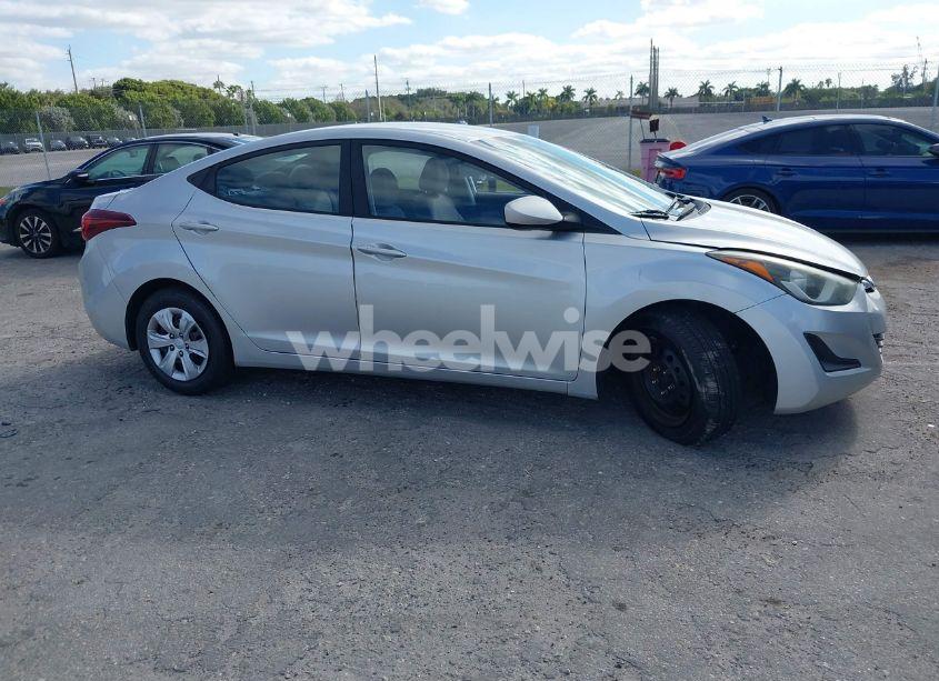 2016 Hyundai Elantra SE (VIN 5NPDH4AE3GH767415) main photo