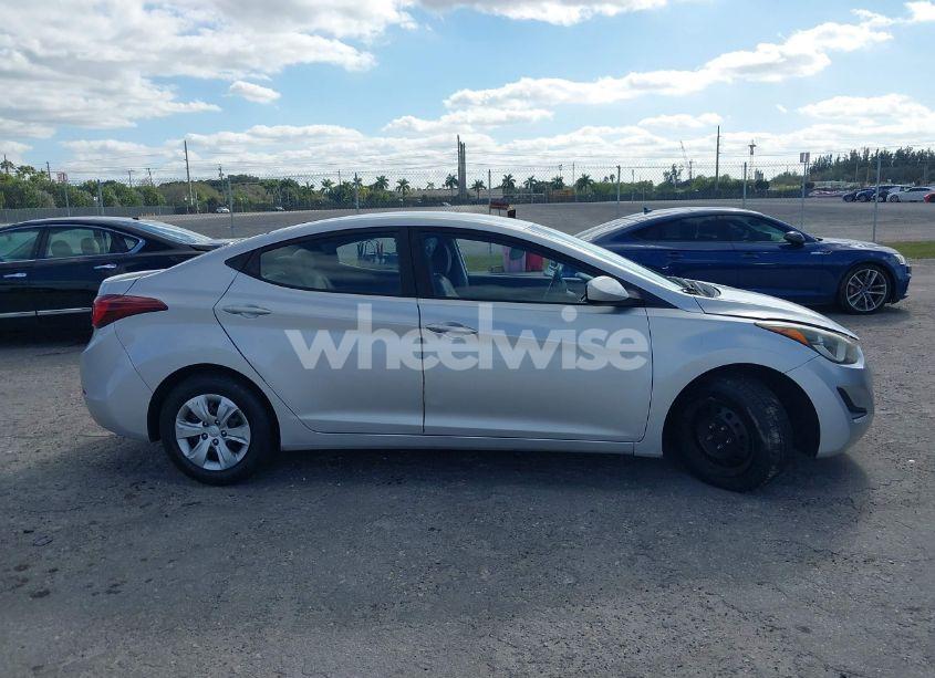 Photo 13 of 2016 Hyundai Elantra SE (VIN 5NPDH4AE3GH767415)
