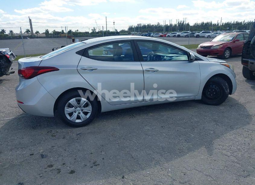 Photo 4 of 2016 Hyundai Elantra SE (VIN 5NPDH4AE3GH767415)