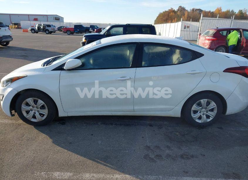 Photo 14 of 2016 Hyundai Elantra SE (VIN 5NPDH4AE3GH781038)