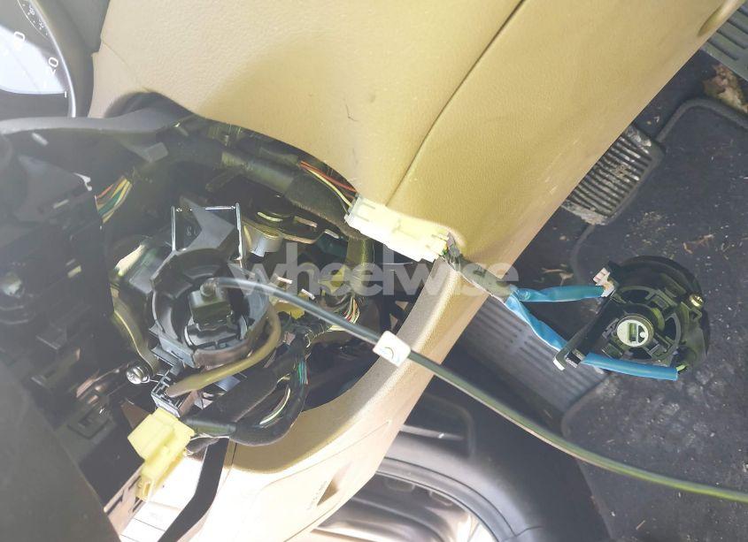 Photo 6 of 2011 Hyundai Elantra LIMITED (VIN 5NPDH4AE4BH001279)