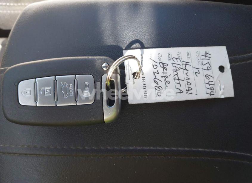 Photo 11 of 2012 Hyundai Elantra LIMITED (VIN 5NPDH4AE4CH102680)