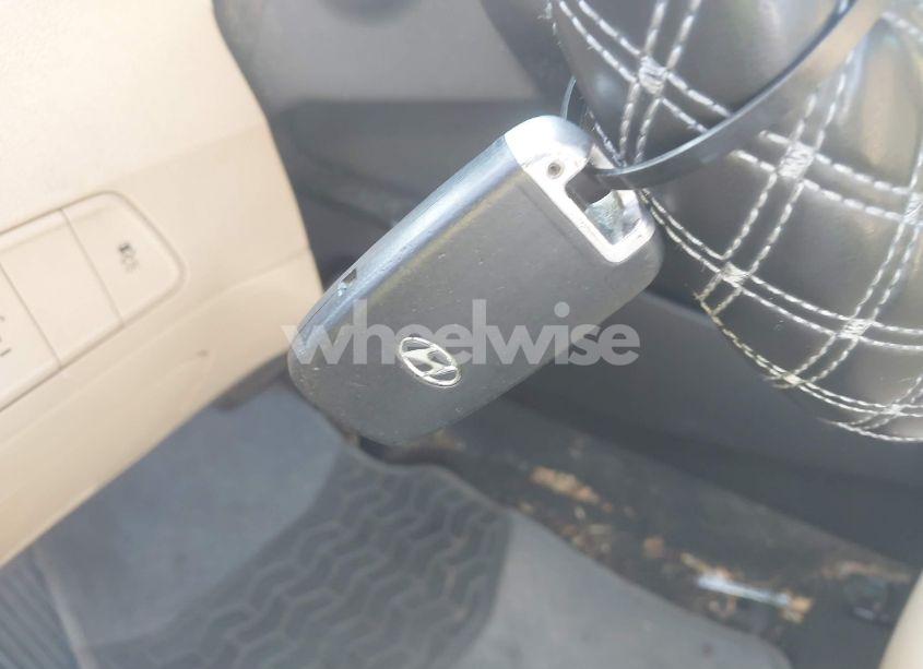 Photo 11 of 2012 Hyundai Elantra LIMITED (VIN 5NPDH4AE4CH118507)