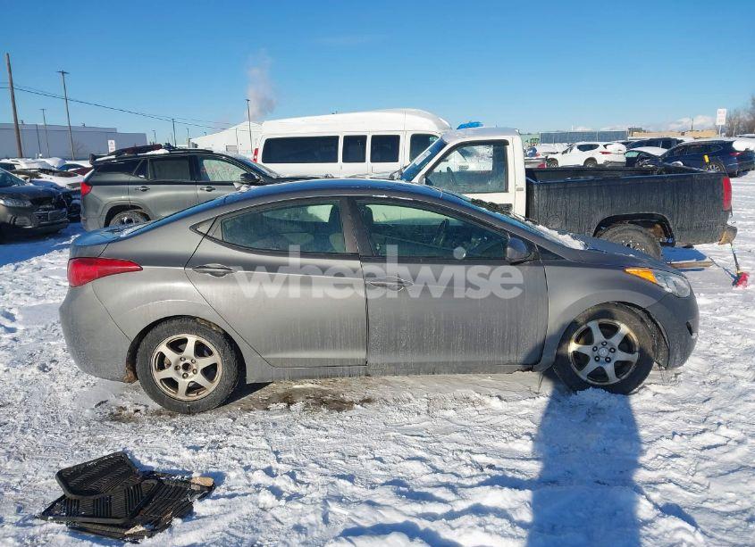 Photo 13 of 2013 Hyundai Elantra GLS (VIN 5NPDH4AE4DH211741)