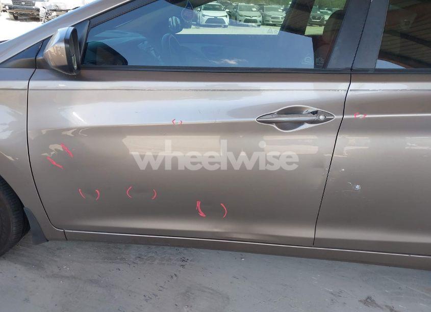 Photo 12 of 2013 Hyundai Elantra GLS (VIN 5NPDH4AE4DH225056)