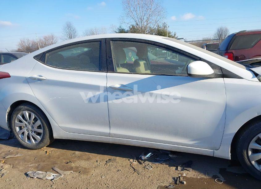 Photo 12 of 2013 Hyundai Elantra GLS (VIN 5NPDH4AE4DH225770)