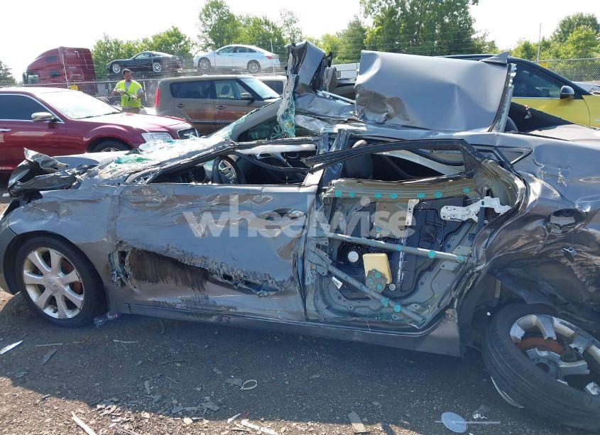 Photo 14 of 2013 Hyundai Elantra LIMITED (VIN 5NPDH4AE4DH231455)