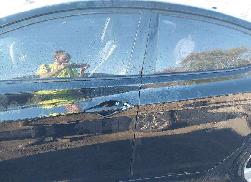 Photo 13 of 2013 Hyundai Elantra GLS (VIN 5NPDH4AE4DH312018)