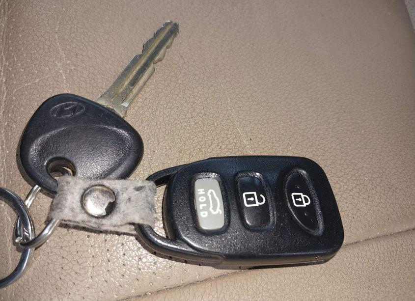 Photo 11 of 2013 Hyundai Elantra LIMITED (VIN 5NPDH4AE4DH385888)