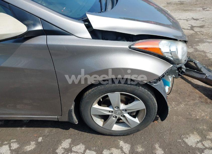 Photo 19 of 2013 Hyundai Elantra GLS (VIN 5NPDH4AE4DH392016)