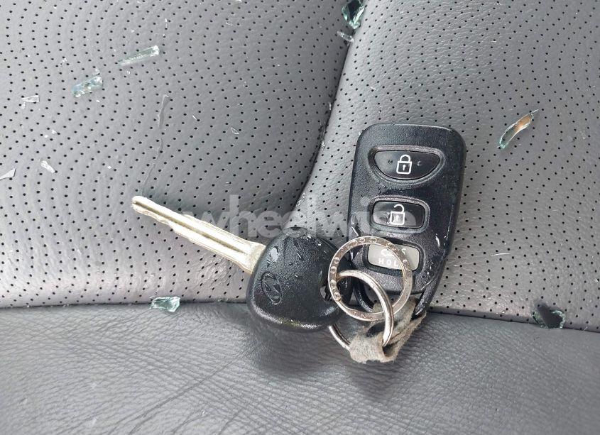 Photo 11 of 2013 Hyundai Elantra LIMITED (VIN 5NPDH4AE4DH449931)