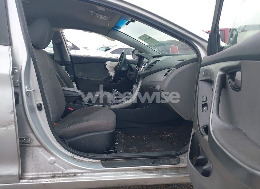 Photo 5 of 2014 Hyundai Elantra SE (VIN 5NPDH4AE4EH491372)