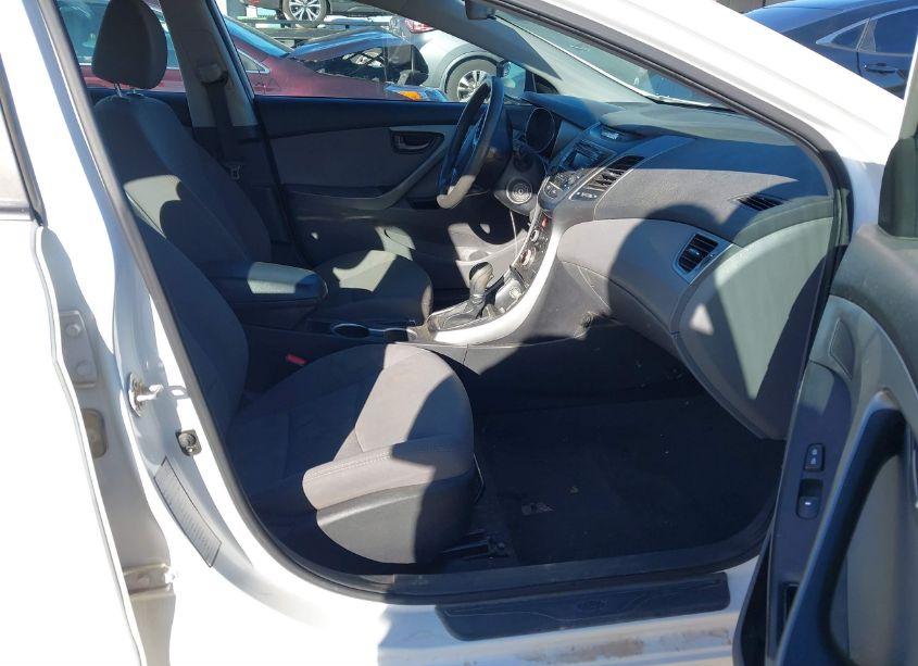 Photo 5 of 2014 Hyundai Elantra SE (VIN 5NPDH4AE4EH511734)
