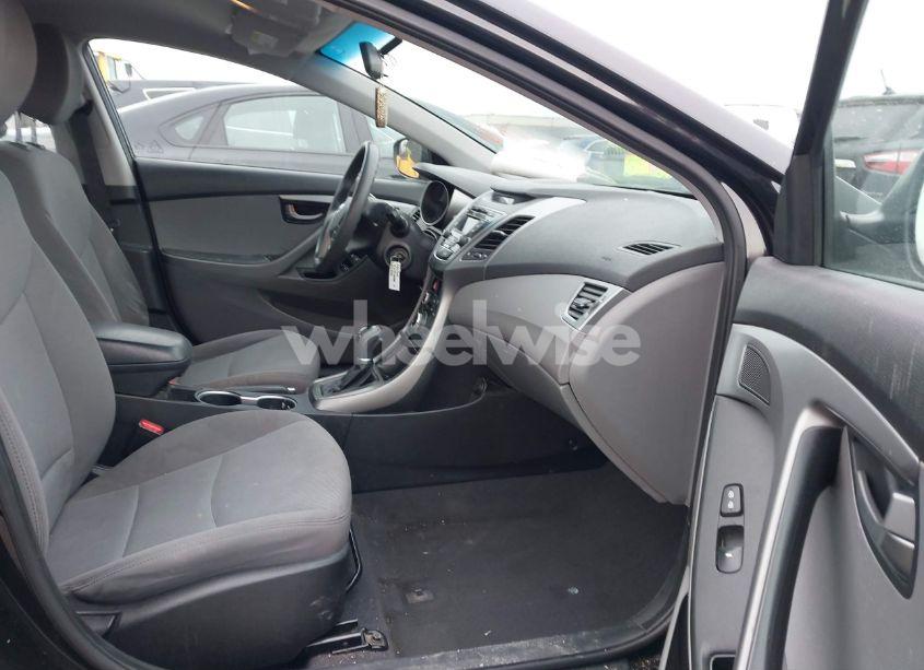 Photo 5 of 2014 Hyundai Elantra SE (VIN 5NPDH4AE4EH532535)