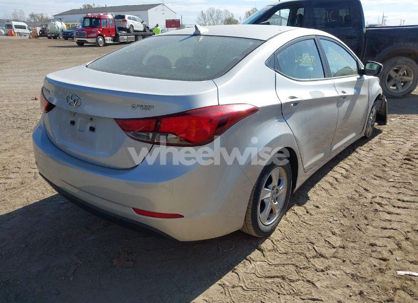 Photo 4 of 2015 Hyundai Elantra SE (VIN 5NPDH4AE4FH590159)