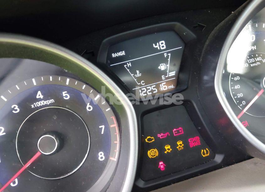 Photo 15 of 2015 Hyundai Elantra SE (VIN 5NPDH4AE4FH598584)