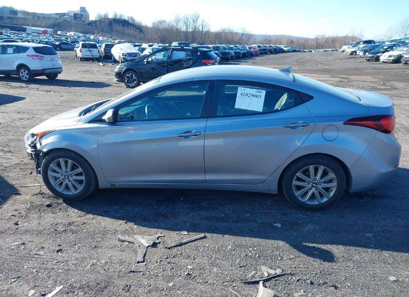 Photo 14 of 2015 Hyundai Elantra SE (VIN 5NPDH4AE4FH623628)