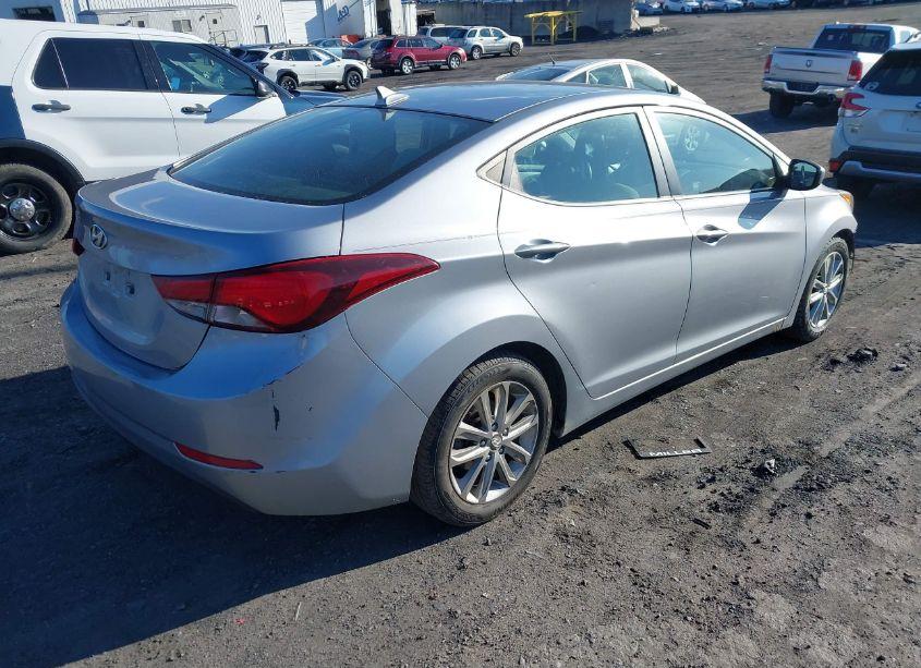 Photo 4 of 2015 Hyundai Elantra SE (VIN 5NPDH4AE4FH623628)