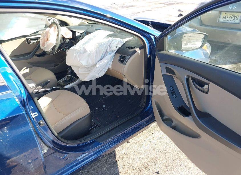 Photo 5 of 2015 Hyundai Elantra SE (VIN 5NPDH4AE4FH642096)