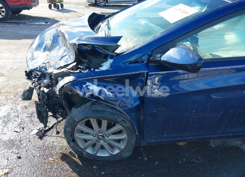 Photo 6 of 2015 Hyundai Elantra SE (VIN 5NPDH4AE4FH642096)