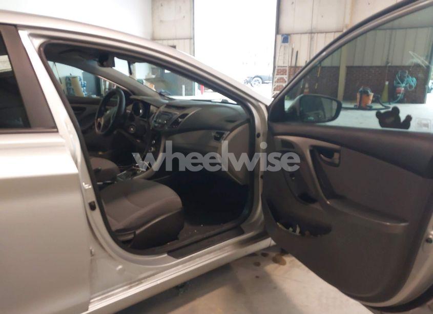 Photo 5 of 2016 Hyundai Elantra SE (VIN 5NPDH4AE4GH657375)