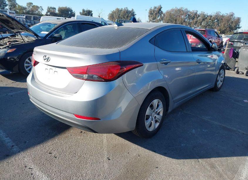 Photo 4 of 2016 Hyundai Elantra SE (VIN 5NPDH4AE4GH678100)