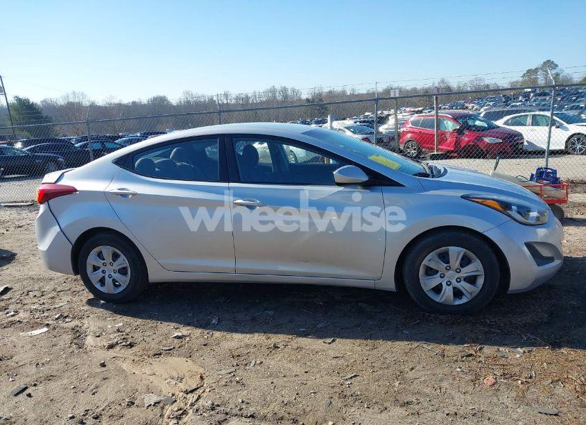 Photo 14 of 2016 Hyundai Elantra SE (VIN 5NPDH4AE4GH680199)