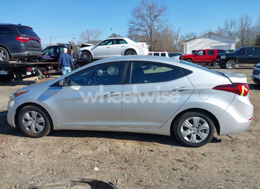 Photo 15 of 2016 Hyundai Elantra SE (VIN 5NPDH4AE4GH680199)