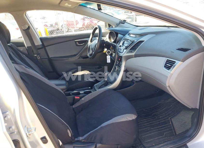 Photo 5 of 2016 Hyundai Elantra SE (VIN 5NPDH4AE4GH680199)