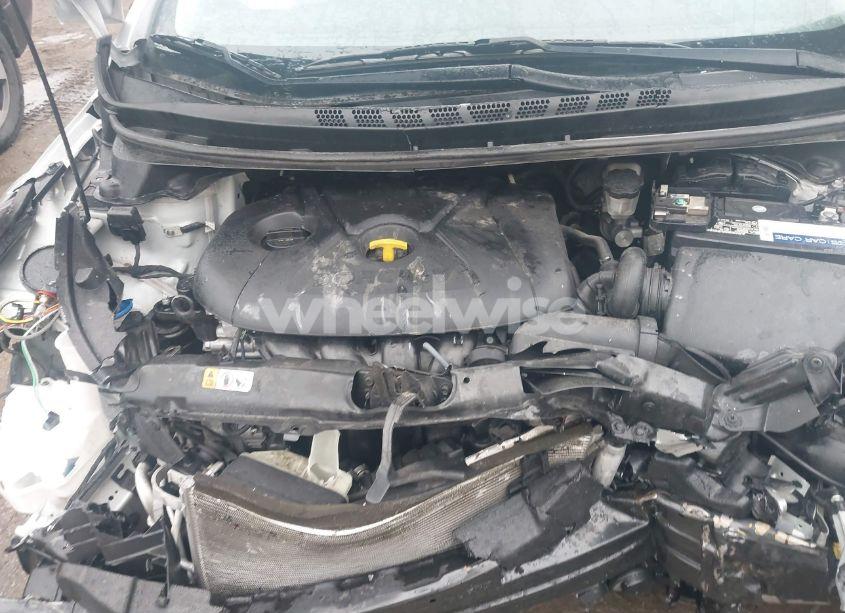 Photo 10 of 2016 Hyundai Elantra SE (VIN 5NPDH4AE4GH680204)