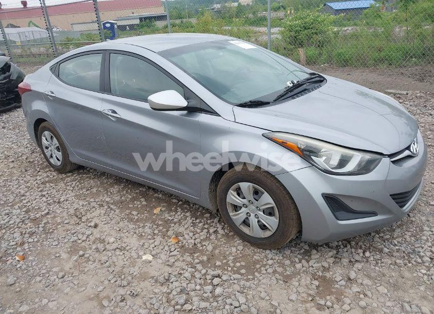 2016 Hyundai Elantra SE (VIN 5NPDH4AE4GH695950) main photo
