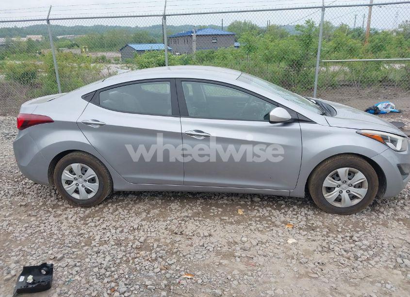 Photo 12 of 2016 Hyundai Elantra SE (VIN 5NPDH4AE4GH695950)