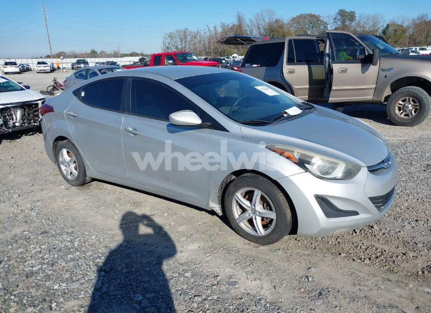 2016 Hyundai Elantra SE (VIN 5NPDH4AE4GH720720) main photo