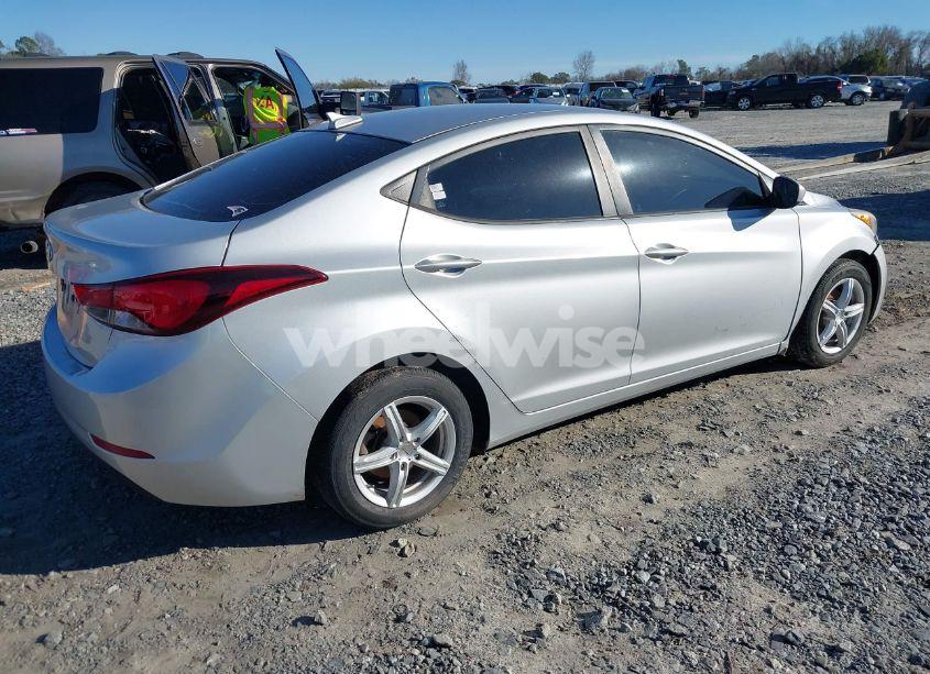 Photo 4 of 2016 Hyundai Elantra SE (VIN 5NPDH4AE4GH720720)