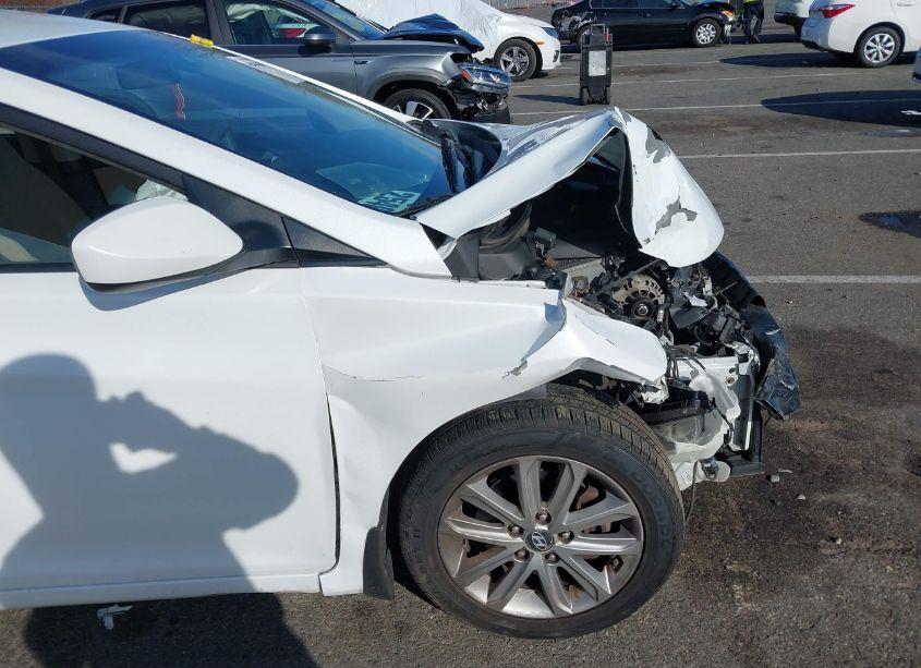 Photo 6 of 2016 Hyundai Elantra SE (VIN 5NPDH4AE4GH722452)