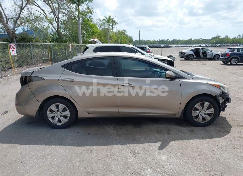 Photo 14 of 2016 Hyundai Elantra SE (VIN 5NPDH4AE4GH730907)