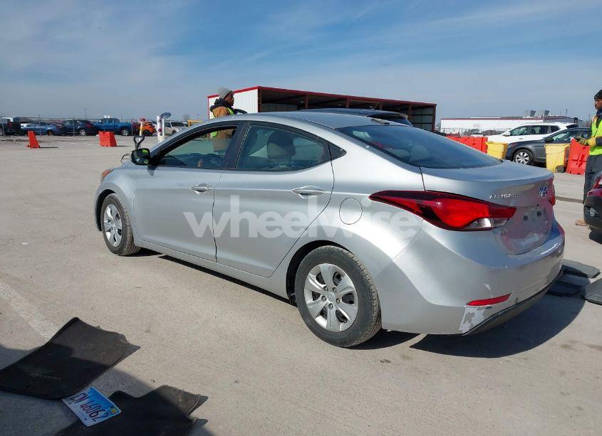 Photo 3 of 2016 Hyundai Elantra SE (VIN 5NPDH4AE4GH739154)