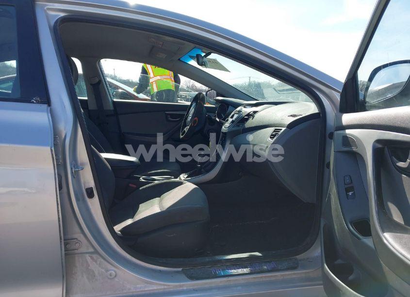 Photo 5 of 2016 Hyundai Elantra SE (VIN 5NPDH4AE4GH739154)