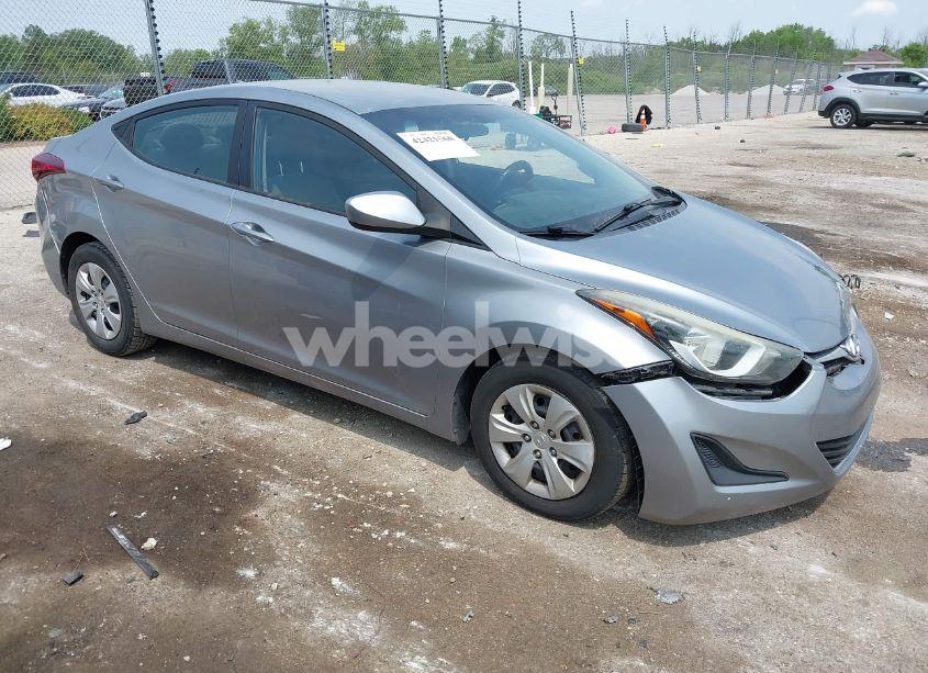 2016 Hyundai Elantra SE (VIN 5NPDH4AE4GH752857) main photo