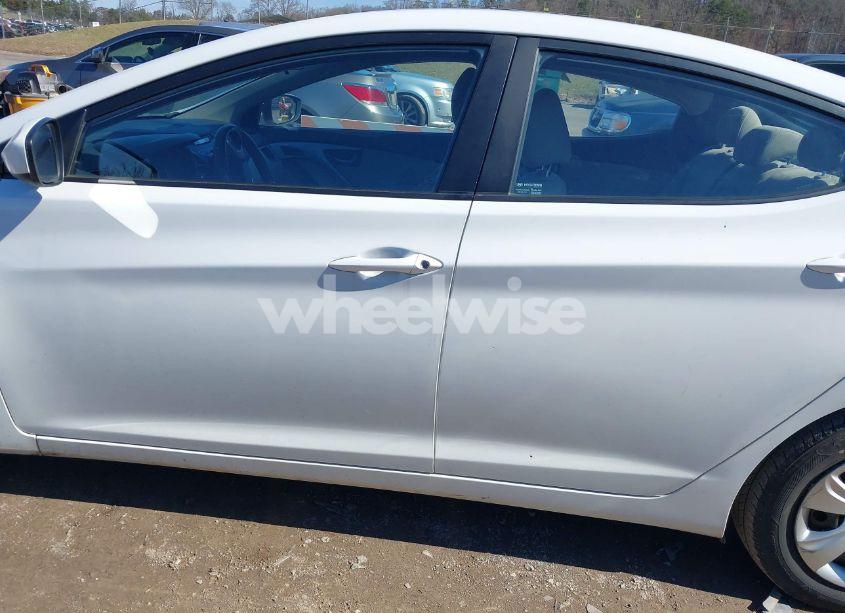 Photo 14 of 2016 Hyundai Elantra SE (VIN 5NPDH4AE4GH758089)