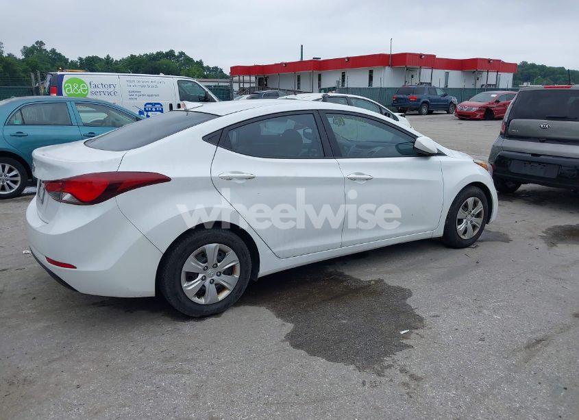 Photo 4 of 2016 Hyundai Elantra SE (VIN 5NPDH4AE4GH762014)