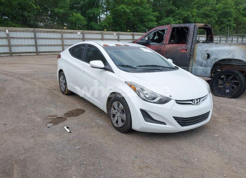2016 Hyundai Elantra SE (VIN 5NPDH4AE4GH765866) main photo