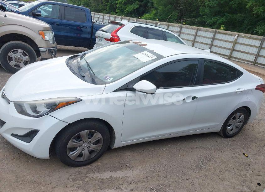 Photo 14 of 2016 Hyundai Elantra SE (VIN 5NPDH4AE4GH765866)